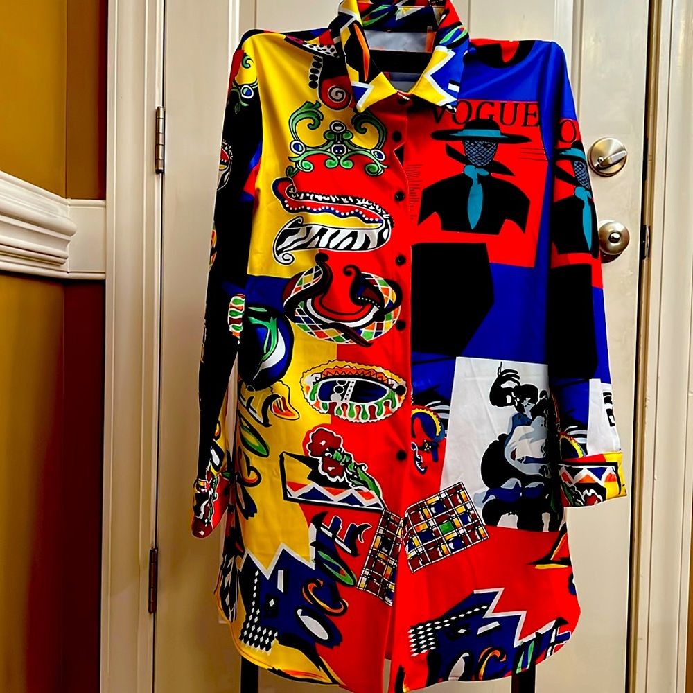 Beautiful bright colors.  This can be worn as a dress or with tights.